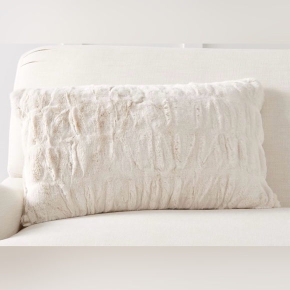 New Pottery Barn Set Ruched Faux Fur Throw & Pillow Cover in Ivory Color - Picture 13 of 16